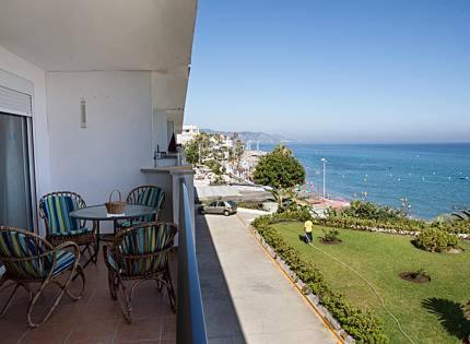 Apartamento En Nerja. Primera Linea De Playa Eksteriør billede
